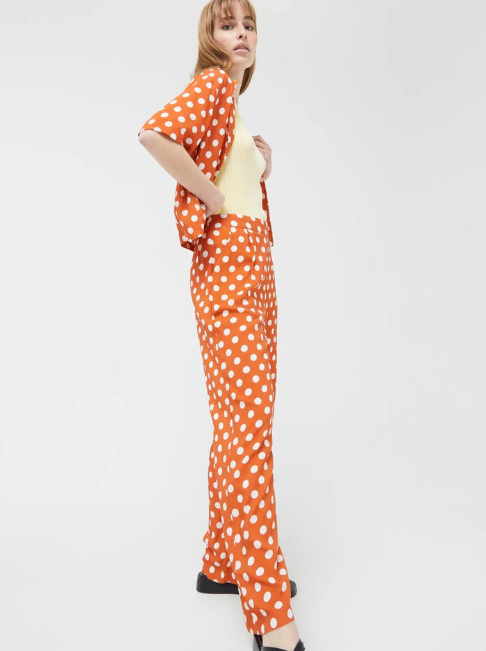 Pantalon orange à pois blanc Compania Fantastica vendu à Montréal.