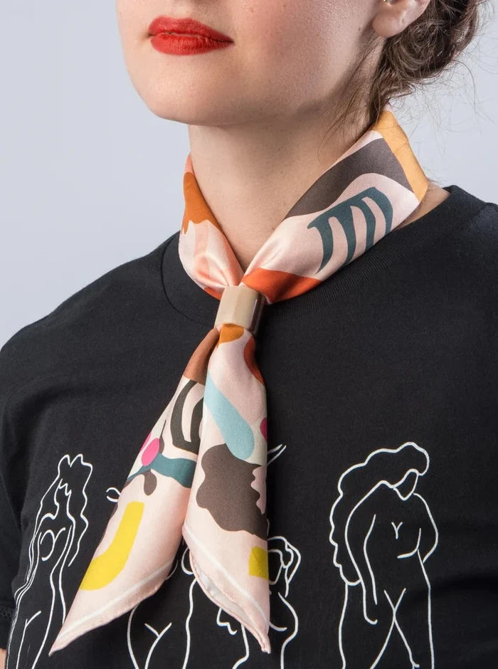 DORA NOLA Petit Foulard en Soie 50 - She/Her